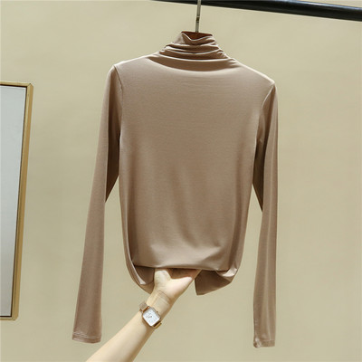 Moderna ženska bluza pripijenog modela s polo kragnom