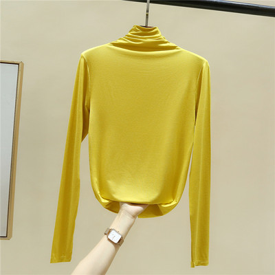 Moderna ženska bluza pripijenog modela s polo kragnom