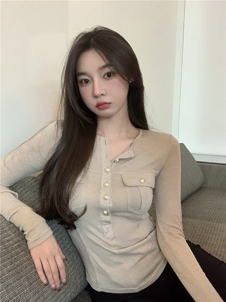 Ženska ležerna bluza s gumbima i džepovima