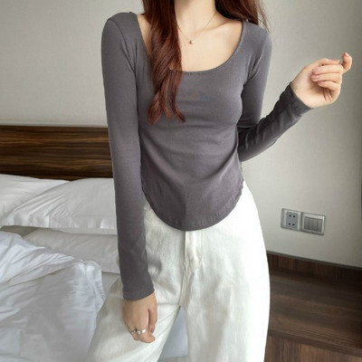 Ženska bluza sa ovalnim izrezom i dugim rukavima - čisti model