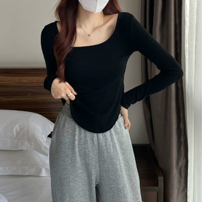 Ženska bluza sa ovalnim izrezom i dugim rukavima - čisti model