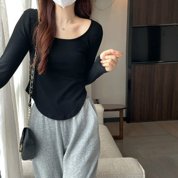 Ženska bluza sa ovalnim izrezom i dugim rukavima - čisti model