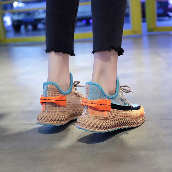 Ženske sportske tenisice s vezicama i ravnim potplatom