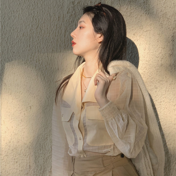 Novi model ženske košulje sa džepovima - špic izrez