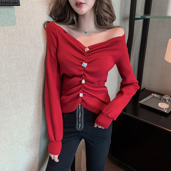 Γυναικεία μπλούζα με διακοσμητικά κουμπιά