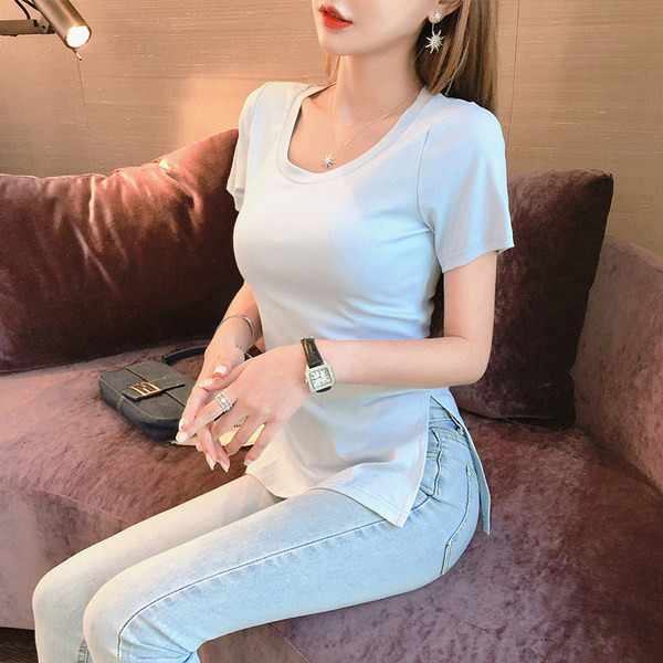 Pamučna ljetna majica s kratkim rukavima i prorezom