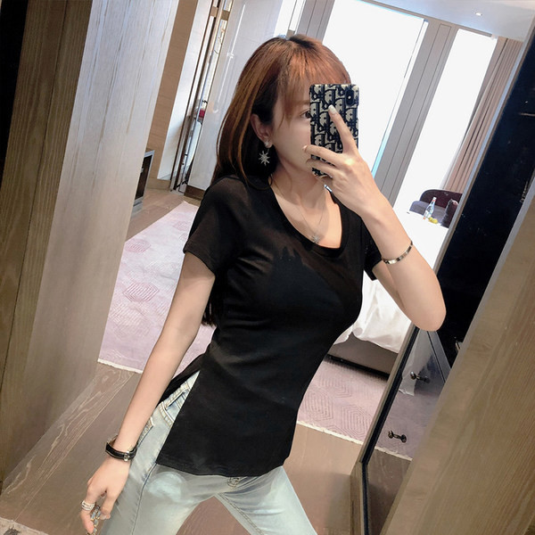 Pamučna ljetna majica s kratkim rukavima i prorezom