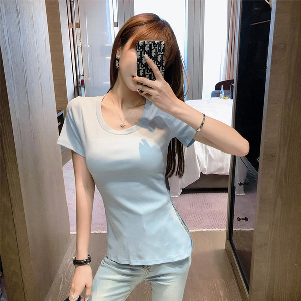 Pamučna ljetna majica s kratkim rukavima i prorezom