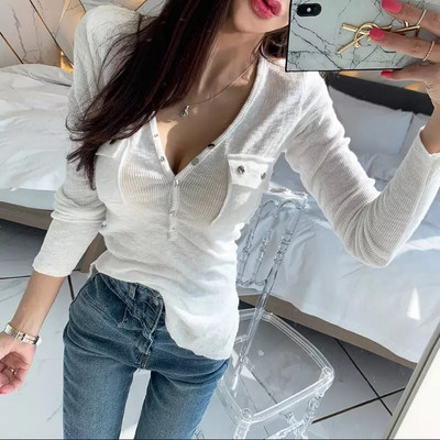 Casual γυναικεία μπλούζα με κουμπιά και λαιμόκοψη spitz