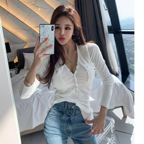 Bluză casual de damă cu nasturi și decolteu spitz