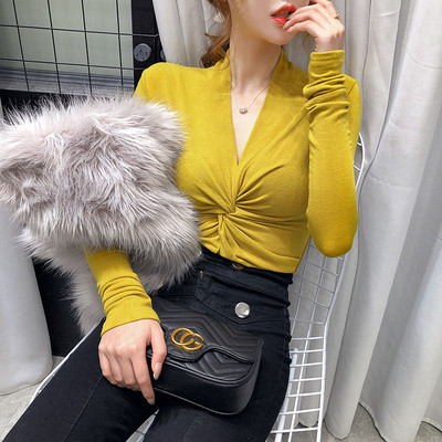 Moderna pripijena bluza s dubokim dekolteom za žene