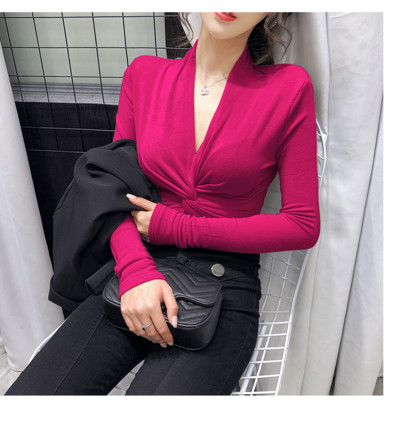 Moderna pripijena bluza s dubokim dekolteom za žene