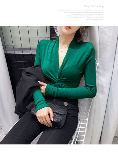 Moderna pripijena bluza s dubokim dekolteom za žene