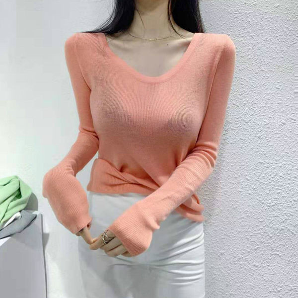 Jesenska bluza od tankog pletiva sa ovalnim izrezom