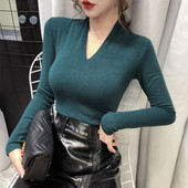 Pripijena proljetno-jesenska bluza sa špic izrezom