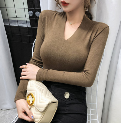 Pripijena proljetno-jesenska bluza sa špic izrezom