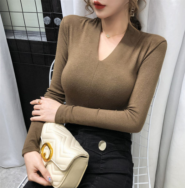 Pripijena proljetno-jesenska bluza sa špic izrezom