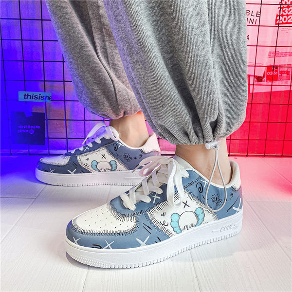 Novi model muških patika sa aplikacijom - tri boje