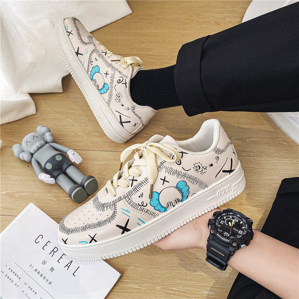 Novi model muških patika sa aplikacijom - tri boje