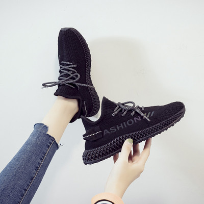 Adidași sport de damă cu inscripție și plasă