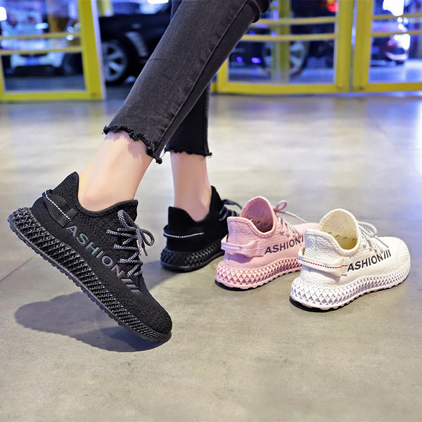 Adidași sport de damă cu inscripție și plasă