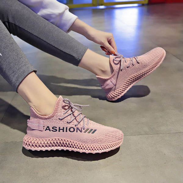 Adidași sport de damă cu inscripție și plasă