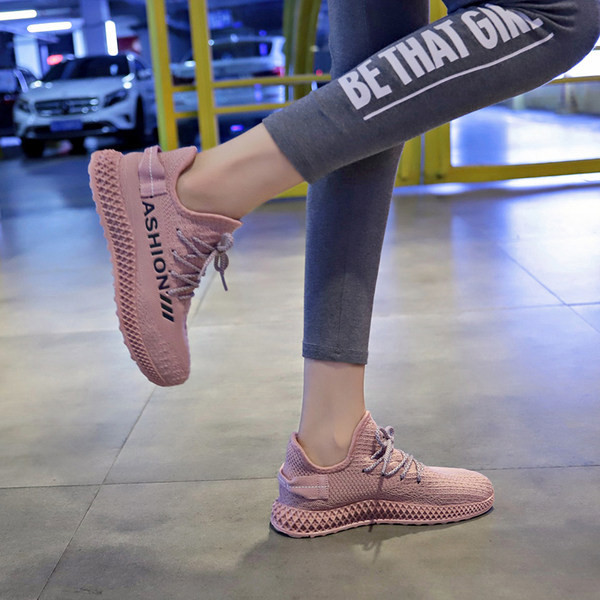 Adidași sport de damă cu inscripție și plasă