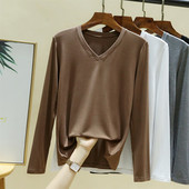 Jednobojni model ženske bluze sa špic izrezom i dugim rukavima