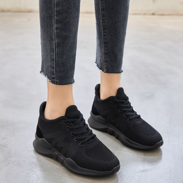 Elegantne ženske tenisice u crnoj boji s mrežicom