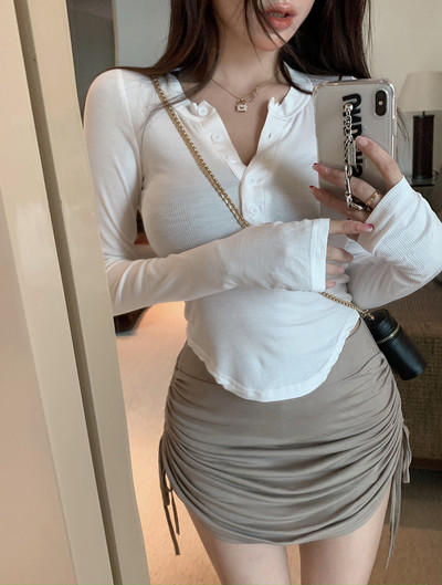 Moderna ženska bluza s gumbima u bijeloj, plavoj i crnoj boji