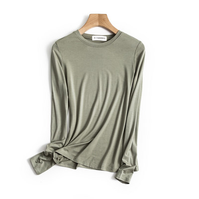 Ženska jesenska široka bluza s ovalnim izrezom