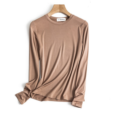 Ženska jesenska široka bluza s ovalnim izrezom