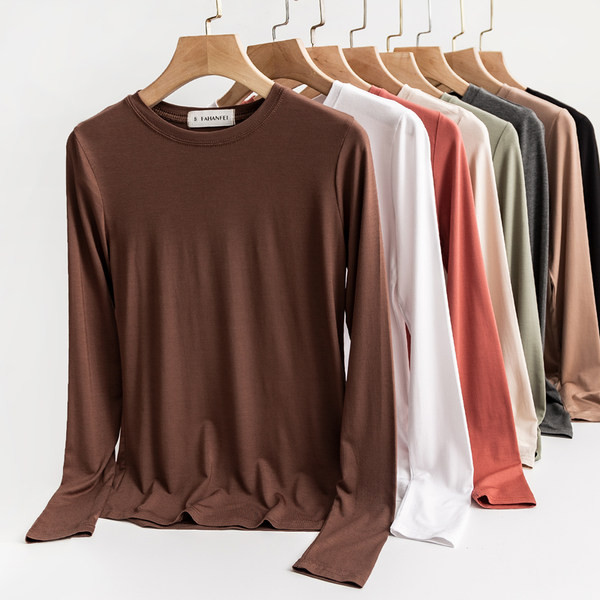 Ženska jesenska široka bluza s ovalnim izrezom