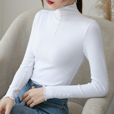 Pripijeni ženski polo model s dugim rukavima i gumbima