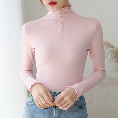 Pripijeni ženski polo model s dugim rukavima i gumbima