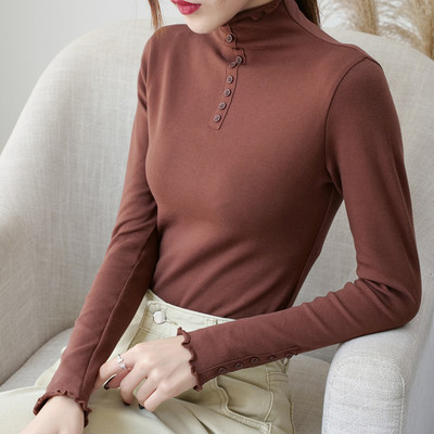 Pripijeni ženski polo model s dugim rukavima i gumbima