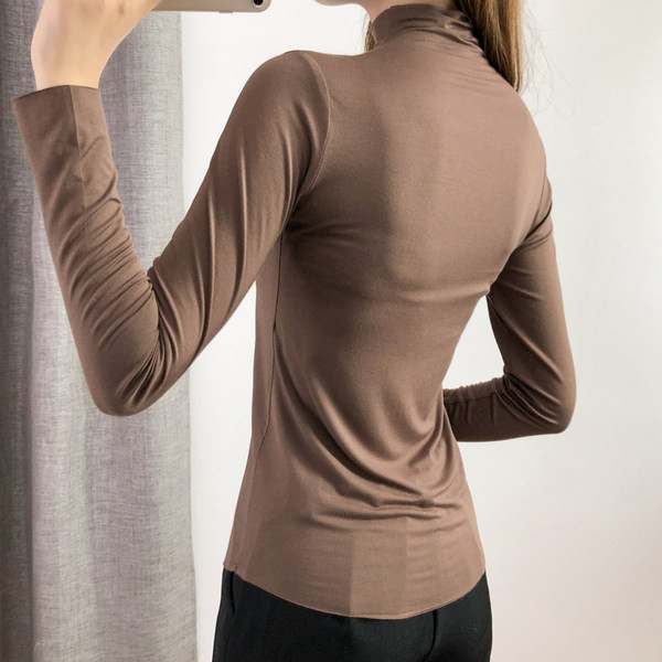 Ženski polo pripijeni model dugih rukava, pogodan za jesen i zimu