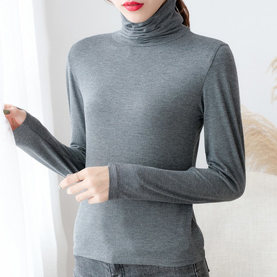 Tanka ženska polo majica u jednoj boji, pogodna za jesen i zimu