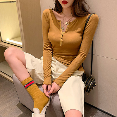 Ženska ležerna bluza s gumbima i špic izrezom