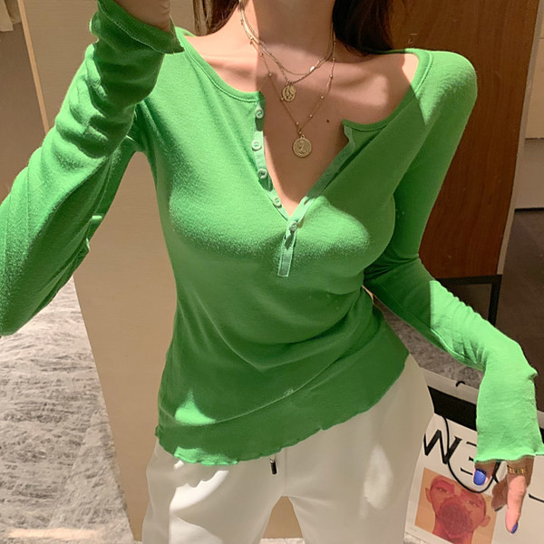 Ženska ležerna bluza s gumbima i špic izrezom