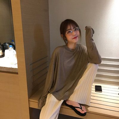 Široka proljetno-jesenska bluza dugih rukava i ovalnog izreza