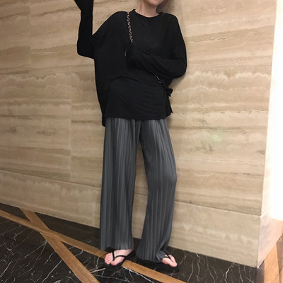 Široka proljetno-jesenska bluza dugih rukava i ovalnog izreza