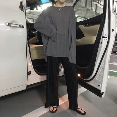 Široka proljetno-jesenska bluza dugih rukava i ovalnog izreza