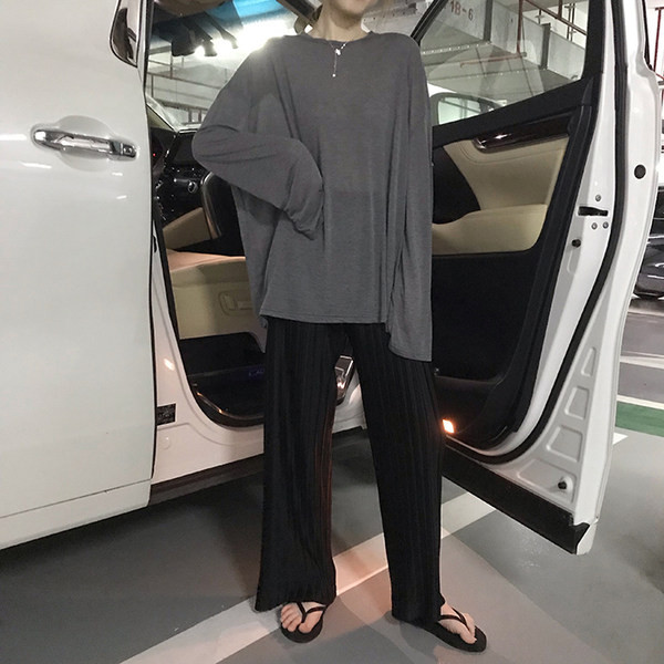 Široka proljetno-jesenska bluza dugih rukava i ovalnog izreza