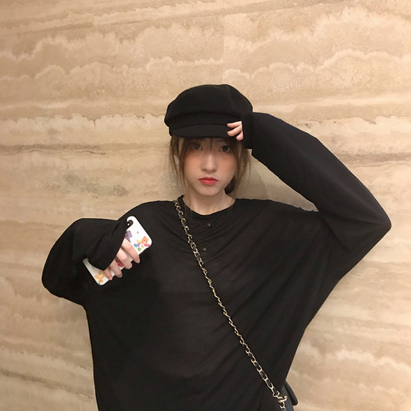 Široka proljetno-jesenska bluza dugih rukava i ovalnog izreza