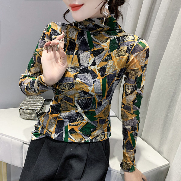 Ženska pripijena polo majica sa šarenim uzorkom