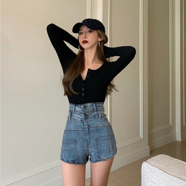 Bluză casual de damă cu nasturi și decolteu pătrat