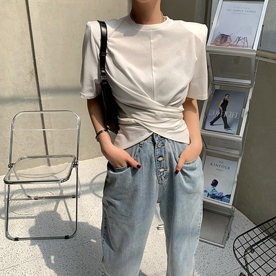 Moderna ženska bluza s kratkim rukavima - asimetrični model