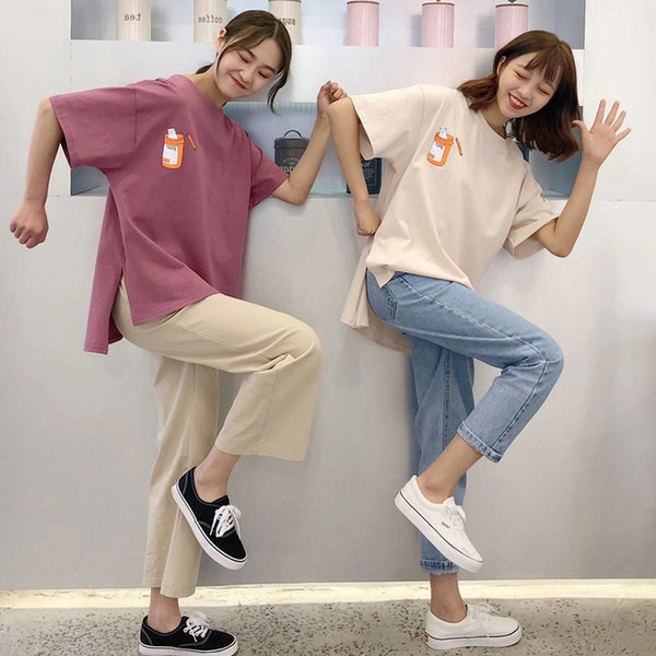 Ljetna široka majica s prorezima sa strane