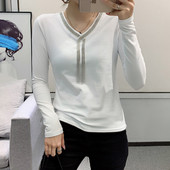 Proljetno-jesenska bluza sa špic izrezom i sjajnim efektom